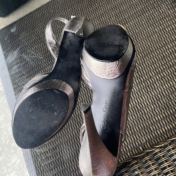 Bogo ⭐️ Calvin Klein Sz 8.5 metallic grey platform high heels - Picture 11 of 14
